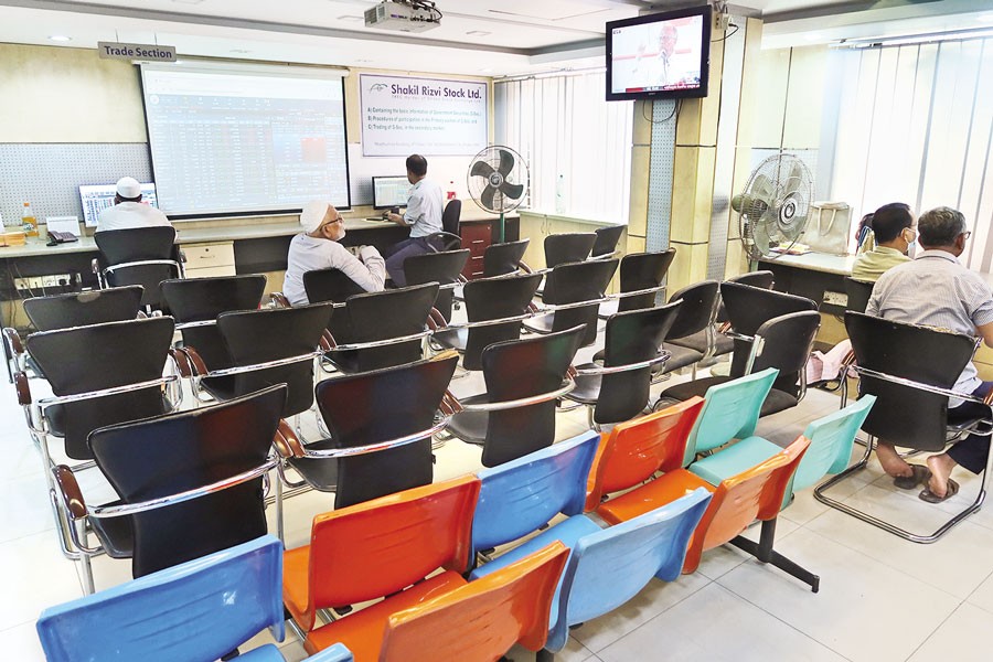 The deserted look of this brokerage firm on Sunday is evident of investors’ disappearing from the stock market