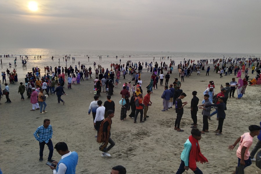Tourists throng Cox's Bazar sea beach on the Durga Puja vacation