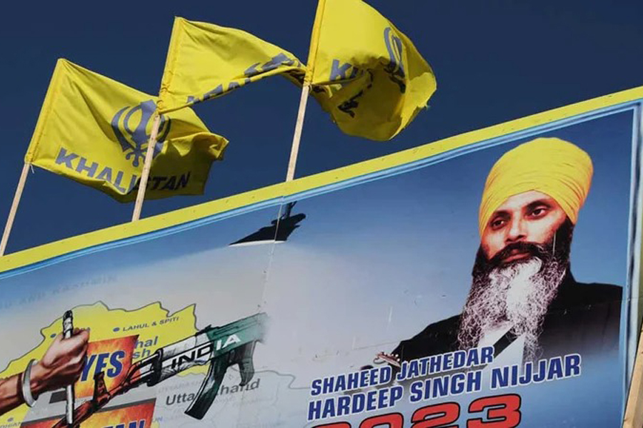 A mural features the image of late Sikh leader Hardeep Singh Nijjar, who was slain on the grounds of the Guru Nanak Sikh Gurdwara temple in June 2023, in Surrey, British Columbia, Canada Sept 18, 2023. Photo : REUTERS