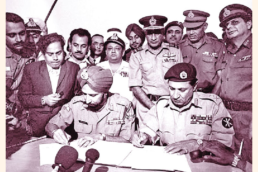 Pakistani Army Comander in the Eastern Command, Lt General A. A. K. Niazi (R) signing the Instrument of Surrender in front of General Officer Commanding in Chief of India and Bangladesh Forces in the Eastern Theatre, Lt General Jagjit Singh Aurora (L) on December 16, 1971 in Dhaka —Collected Photo