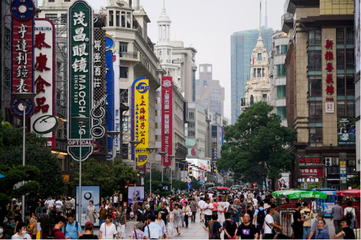 People walk along Nanjing Pedestrian Road, a main shopping area, ahead of the National Day holiday, in Shanghai, China September 26, 2023. REUTERS/Aly Song/File Photo