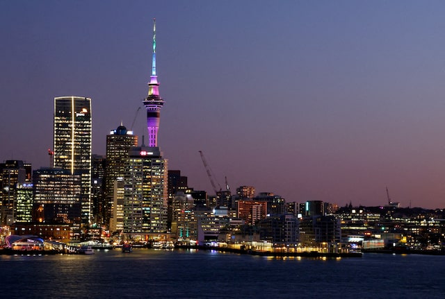 The skyline of Auckland, New Zealand, is seen at sunset. Auckland, New Zealand - August 3, 2023 REUTERS/Molly Darlington/File Photo