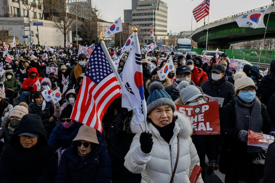 Pro-Yoon protesters take part in a rally to support impeached South Korean President Yoon Suk Yeol near his official residence in Seoul, South Korea January 8, 2025.
