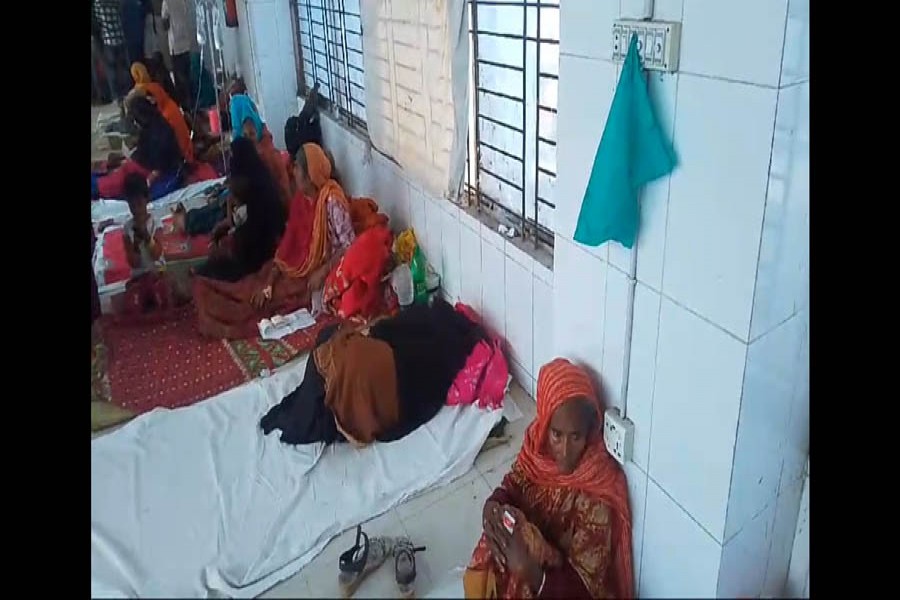 Patients receiving treatment lying on the floor of Magura 250-bed District Hospital in Magura