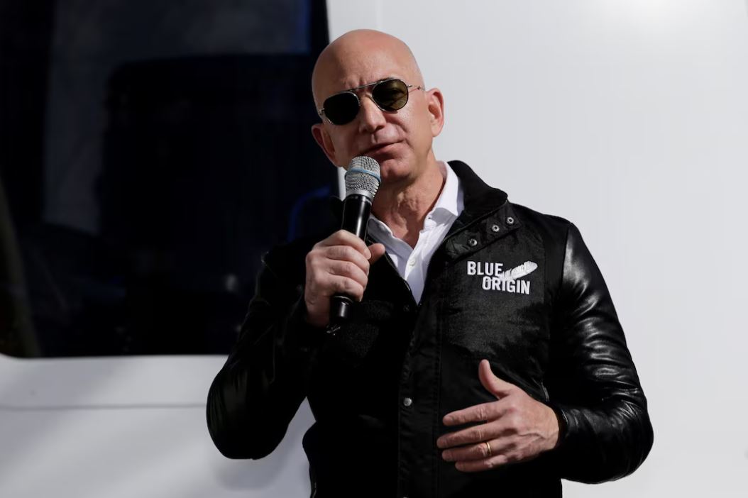 Blue Origin founder Jeff Bezos addresses the media in Colorado Springs, April 5, 2017. REUTERS/Isaiah J. Downing/File Photo