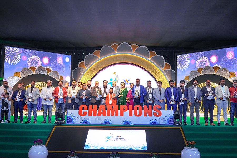 Walton higher officials and the awardees pose for a photograph at the 'Walton Distributor Network's 'Partners Together-2025' conference