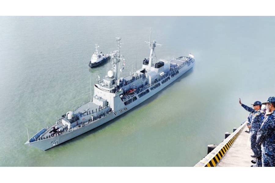 রোববার চট্টগ্রাম থেকে ‘বানৌজা সমুদ্র জয়’ নৌবাহিনী জেটি ত্যাগ করে