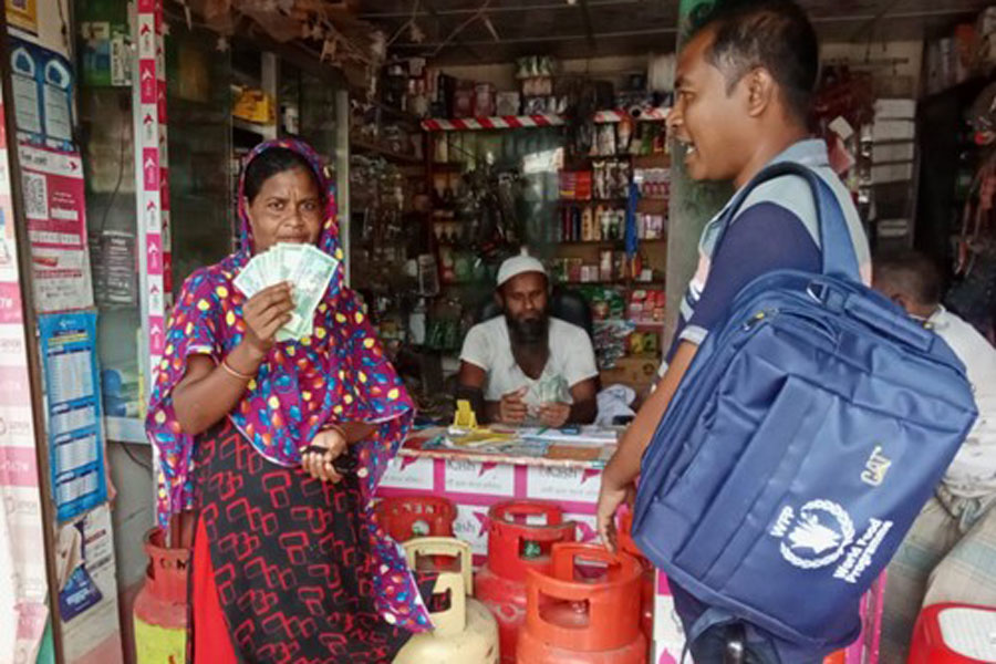 Fatema Begum, from Taltoli upazila, Barguna District, received BDT 5,000 cash assistance from WFP to prepare for Cyclone Remal. Her family is among the 30,000 households in 11 upazilas spanning five districts: Khulna, Satkhira, Barguna, Patuakhali, and Bhola of Khulna and Barishal divisions, who received the anticipatory cash assistance via bKash.