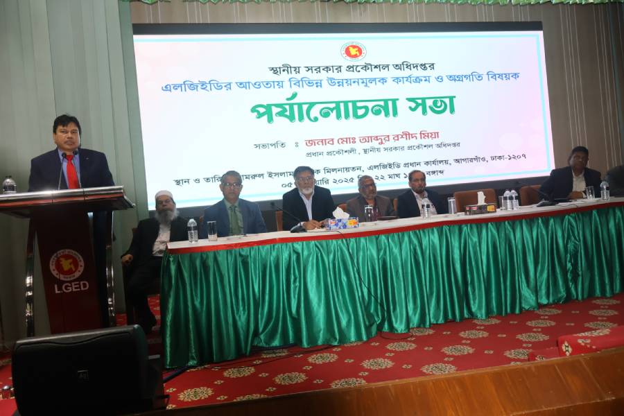 সভায় বক্তব্য রাখছেন এলজিইডির প্রধান প্রকৌশলী মোঃ আব্দুর রশীদ মিয়া