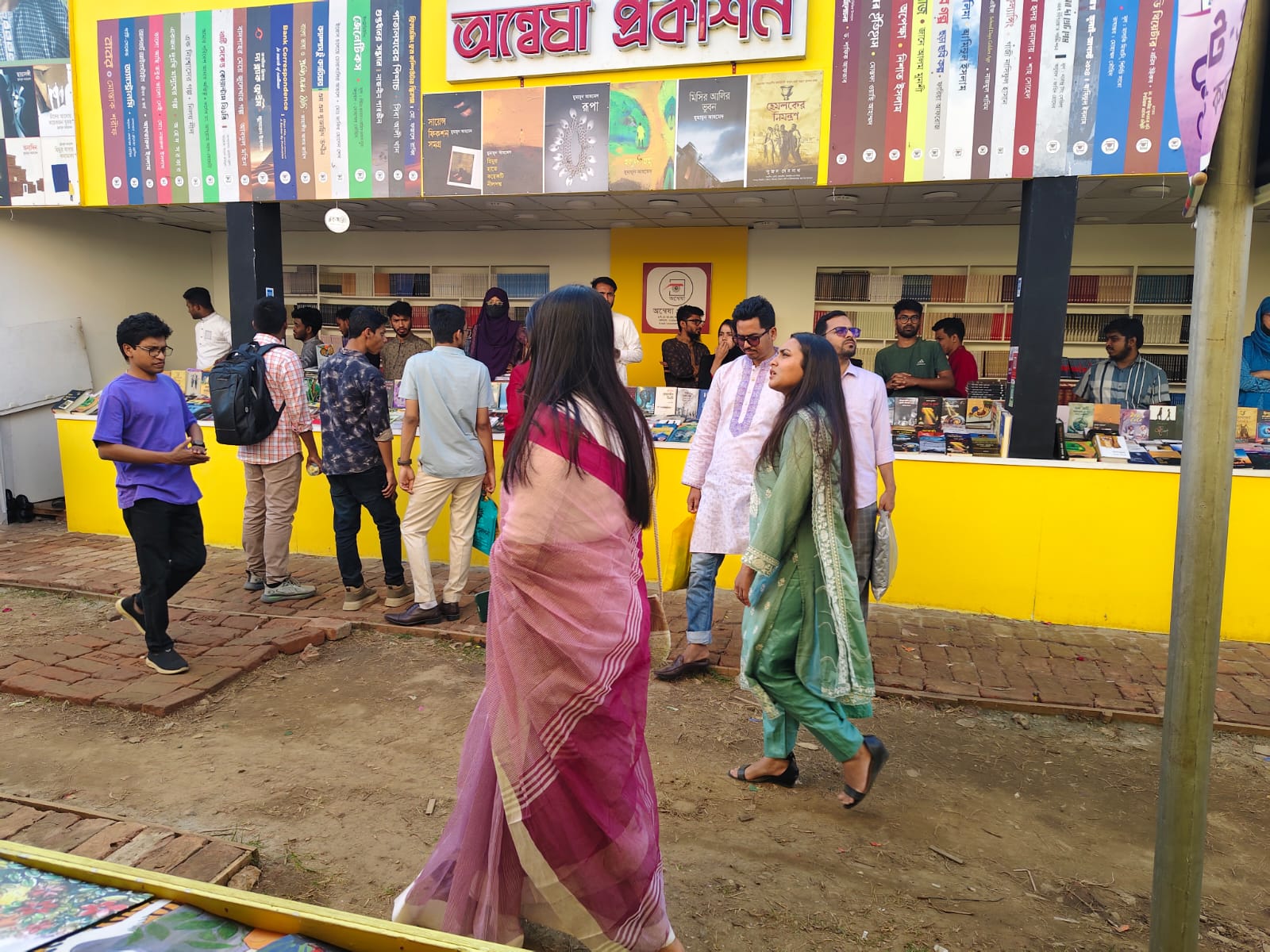 Spring, love, and books blend beautifully at Ekushey Boi Mela Friday. Photo: Amy Jannat/UNB