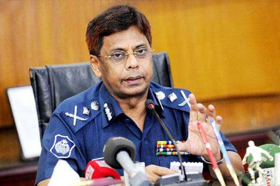 ACC seizes documents on ex-IGP Shahidul Haque’s alleged illegal wealth.