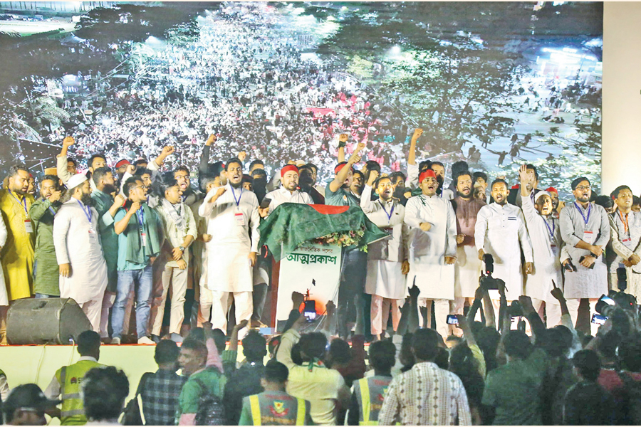 Convener of the newly formed National Citizens Party (NCP) Nahid Islam speaks at the launch of the party on Manik Mia Avenue in the capital on Friday, flanked by other leaders. — FE photo