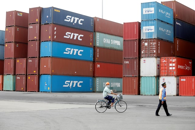 Containers are seen at Tien Sa port in Da Nang city, Vietnam, March 6, 2020. REUTERS/Kham/File Photo