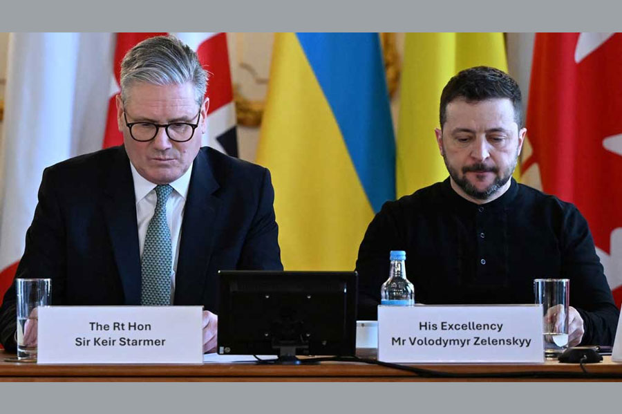 Britain’s Prime Minister Keir Starmer and Ukraine’s President Volodymyr Zelensky prepare to hold a plenary meeting at a summit held at Lancaster House in central London on Mar 2, 2025.