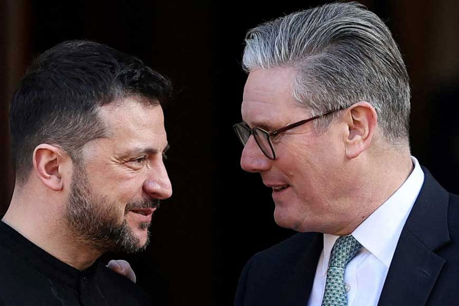 British Prime Minister Keir Starmer greets Ukrainian President Volodymyr Zelensky on the day of the European leaders' summit to discuss European security and Ukraine, at Lancaster House in London, Britain, Mar 2, 2025.