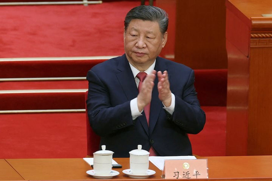 Chinese President Xi Jinping applauds at the closing session of the Chinese People's Political Consultative Conference (CPPCC) at the Great Hall of the People in Beijing, China March 10, 2025.