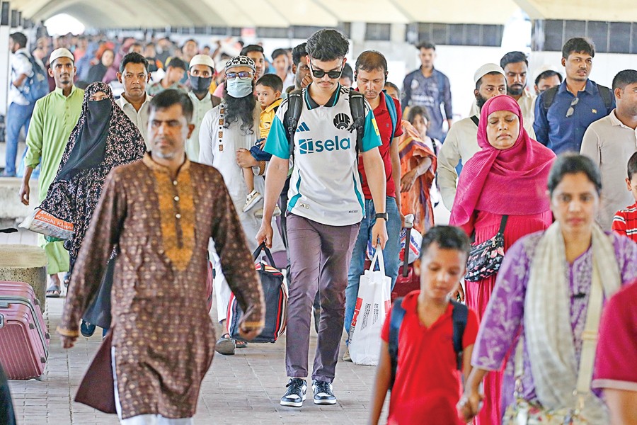 Eid trippers on way back home after their arrival at Kamalapur Railway Station on Saturday after celebrating the festival outside the capital Dhaka, as all government and private offices will reopen today (Sunday)
