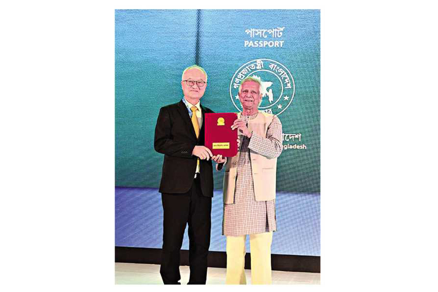 Chief Adviser Professor Muhammad Yunus presents Chairman of Youngone Corporation Kihak Sung with the document of honorary citizenship at Bangladesh Investment Summit at a hotel in the capital city on Wednesday. — PID