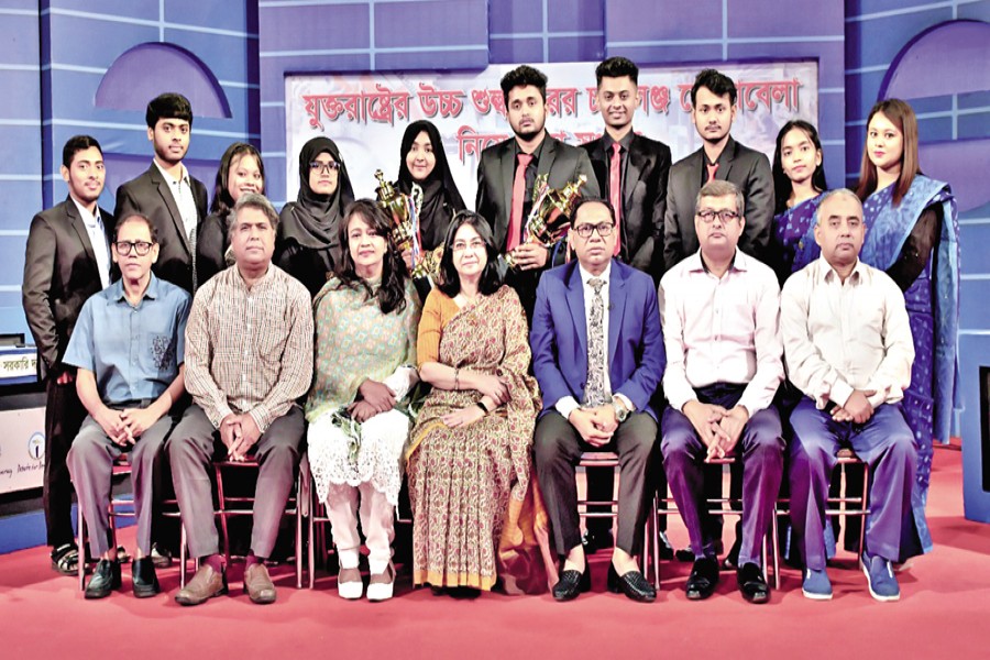 Dr Fahmida Khatun, Executive Director of the Center for Policy Dialogue (CPD), Hasan Ahmed Chowdhury Kiron, Chairman of Debate for Democracy, and judges of the debate session seen with the winning debaters at a shadow parliament session titled "Meeting the Challenges of High US Tariffs", organised by Debate for Democracy in the city on Saturday