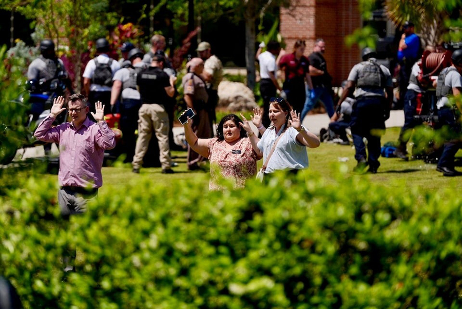 People evacuate Florida State University (FSU) campus after a mass shooting in Tallahassee, Florida, US on April 17, 2025 — Alicia Devine/USA TODAY NETWORK via Imagn Images via REUTERS