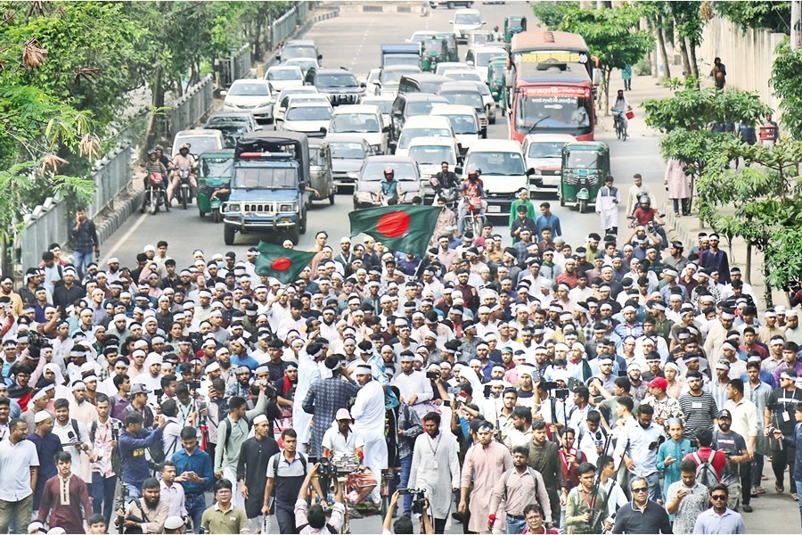 Shrouded in white cloth, students of Dhaka Polytechnic Institute brought out a procession at Tejgaon Saat Rasta intersection in the city after Jumma prayers on Friday to realise their six-point charter of demands