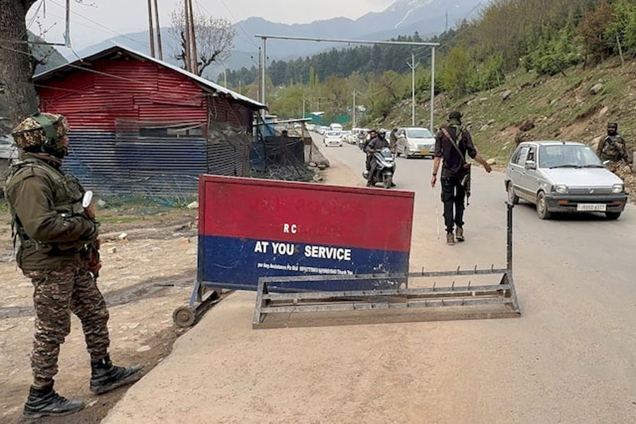 Indian police officers stop vehicles at a check point following a suspected militant attack, near Pahalgam in south Kashmir's Anantnag district, April 22, 2025.