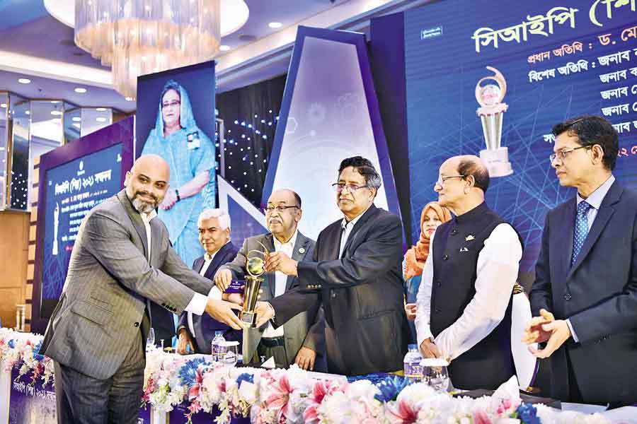 Vice Chairman of Confidence Group Imran Karim receives a memento as a CIP from Agriculture Minister Abdur Razzaque at a function in the capital on Monday