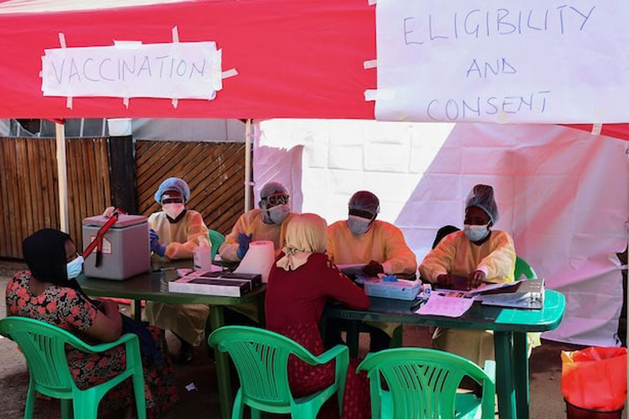 Ugandan doctors attend the contacts of a patient who had tested positive, during the launch of the vaccination for the Sudan strain of Ebola virus, with a trial vaccine at the Mulago Guest House (Isolation centre) in Kampala, Uganda, February 3, 2025.