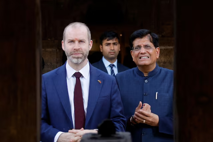 Indian Minister of Commerce and Industry Piyush Goyal and a British delegation headed by Britain’s Secretary of State for Business and Trade Jonathan Reynolds visit the National Crafts Museum and Hastkala Academy in New Delhi, India, February 24, 2025.