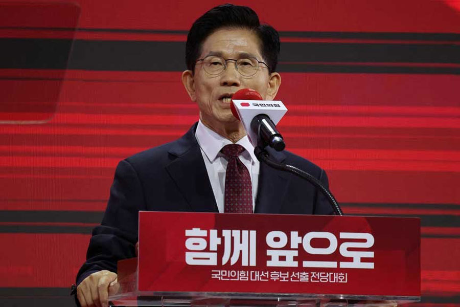 Kim Moon-soo speaks after winning the final race to choose South Korea's conservative People Power Party's candidate for upcoming presidential election during a national convention of the party, in Goyang, South Korea, May 3, 2025.