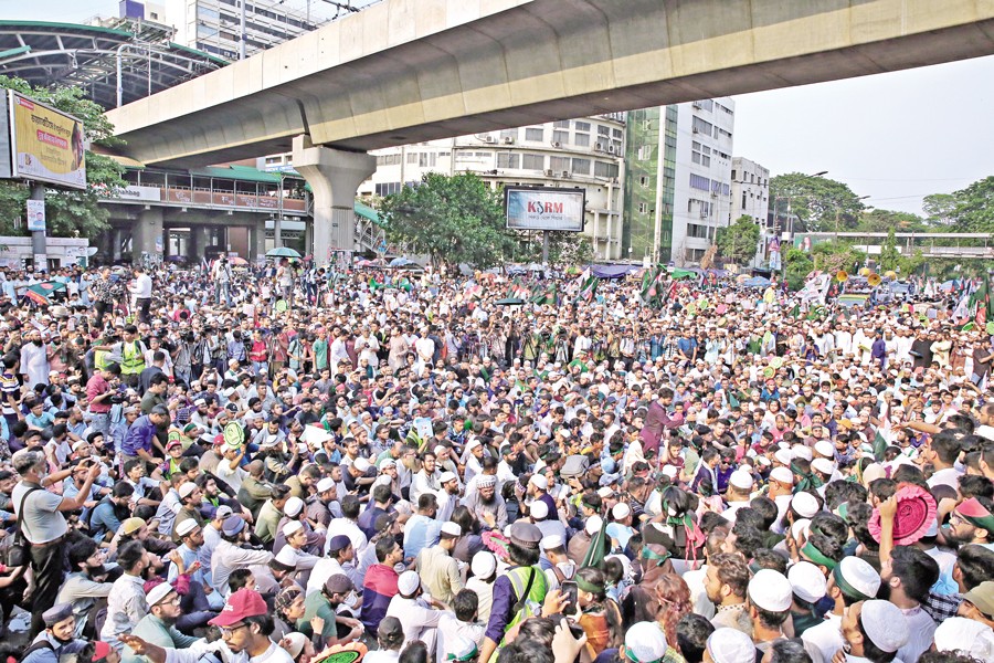 People from different backgrounds gather in Dhaka's Shahbagh intersection on Saturday afternoon, demanding a ban on the political activities of Awami League.— FE Photo