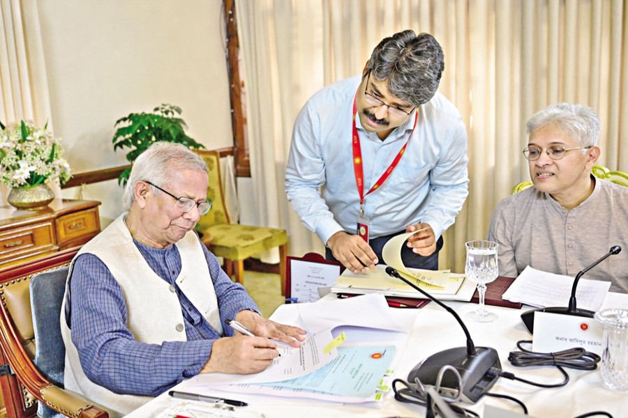Chief Adviser Prof Muhammad Yunus approves the draft of Anti-Terrorism (Amendment) Ordinance 2025 at a special meeting of the Council of Advisers at the State Guest House Jamuna on Sunday. — Focus Bangla Photo