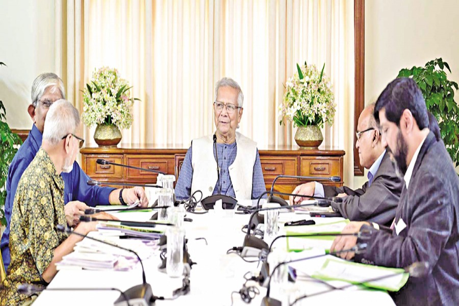 Chief Adviser Muhammad Yunus listens to Dr. Salehuddin Ahmed, finance adviser, Anisuzzaman Chowdhury, special assistant to the CA, Md Siraj Uddin Mia, principal secretary, Ms Nazma Mobarek, secretary of the Financial Institutions Division (FID), and Khondoker Rashed Maqsood, chairman of the Bangladesh Securities and Exchange Commission (BSEC), at his official residence Jamuna on Sunday on matters tied to the capital market and suggests solutions.