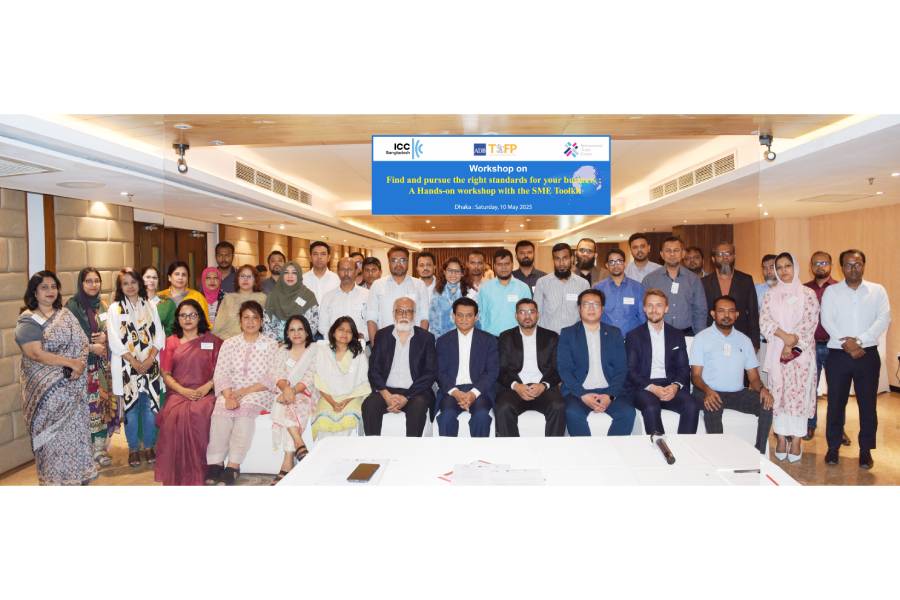 Group picture of participants with ICCB Vice President A. K. Azad (5th from right-sitting), Secretary General Ataur Rahman (5th from left); ITC Associate Programme Officer DANG Tuan Ducand and Software Engineer Niklas Anders ANDERSSON at the ICC-ADB-ITC Workshop on Find and pursue the SME Toolkit for the right standards in Business.
