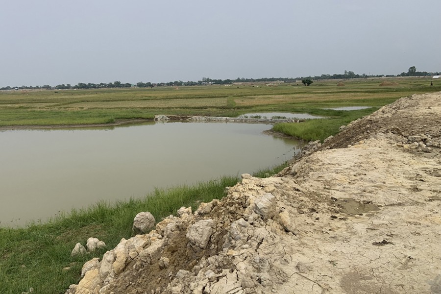Filling up of at least five large ditches on embankments have remained halted in the face of obstacles put by the lessees of water bodies in Sunamganj haors