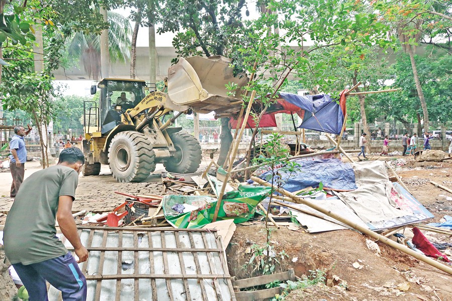A bulldozer of the Dhaka South City Corporation (DSCC) demolishing illegal structures at Suhrawardy Udyan in the capital on Thursday. The DSCC launched the eviction drive as widespread criticism ensued over the lack of security in the park following the recent murder of Dhaka University student Shahriar Alam Shammo in its immediate vicinity