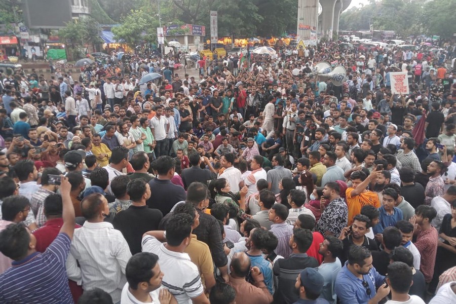 Jatiyatabadi Chhatra Dal (JCD) activists blocked Shahbag intersection in the capital on Tuesday, demanding justice for the murder of Shahriar Alam Samyo, a leader of the JCD Dhaka University unit