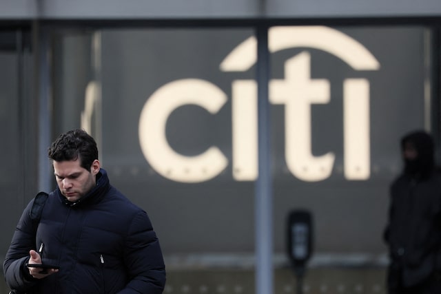 A worker exits the Citi Headquarters in New York, U.S., January 22, 2024. REUTERS/Brendan McDermid/File Photo