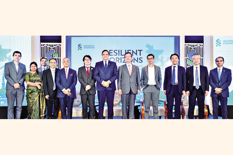 Naser Ezaz Bijoy, CEO, Standard Chartered Bangladesh; Yusuke Asai, CEO, Standard Chartered Japan; Chowdhury Ashik Mahmud Bin Harun, Executive Chairman, BIDA; Saida Shinichi, Ambassador of Japan to Bangladesh; and other guests pose for photo at a high-level economic briefing held in Dhaka recently