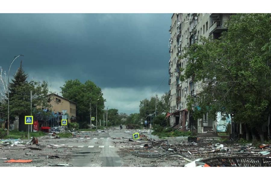 Residents are seen at a street near buildings damaged by Russian military strikes, amid Russia’s attack on Ukraine, in the frontline town of Pokrovsk, Donetsk region, Ukraine May 21, 2025.