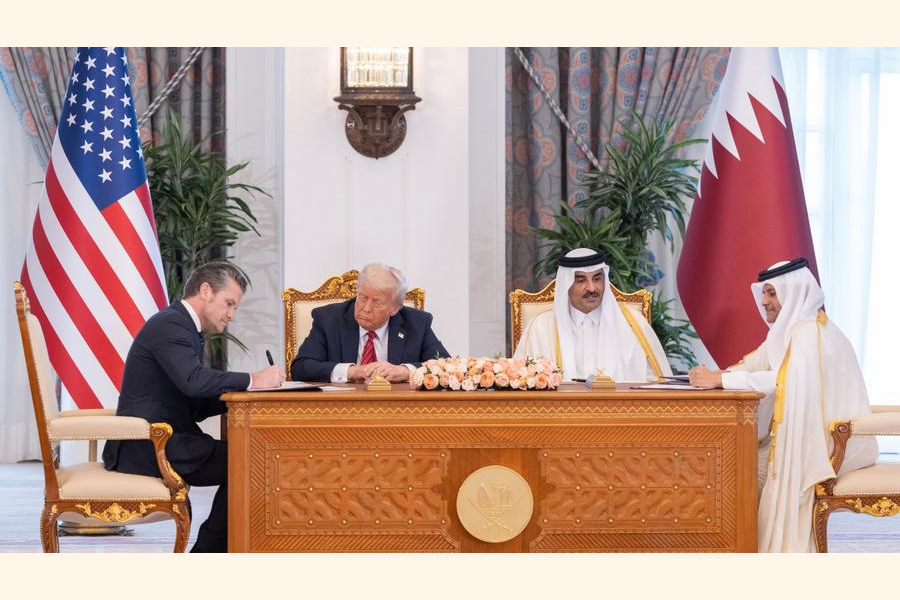 Qatari Emir Sheikh Tamim bin Hamad Al Thani (2nd R) and US. President Donald Trump (2nd L) witness the signing of a series of deals at the Amiri Diwan in Doha, Qatar, on May 14, 2025 —Xinhua Photo