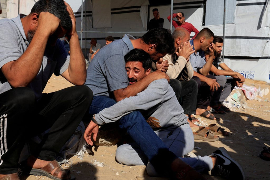 Mourners react during the funeral of Palestinians killed in Israeli strikes, at Nasser hospital, in Khan Younis, southern Gaza Strip on May 25, 2025 — Reuters photo