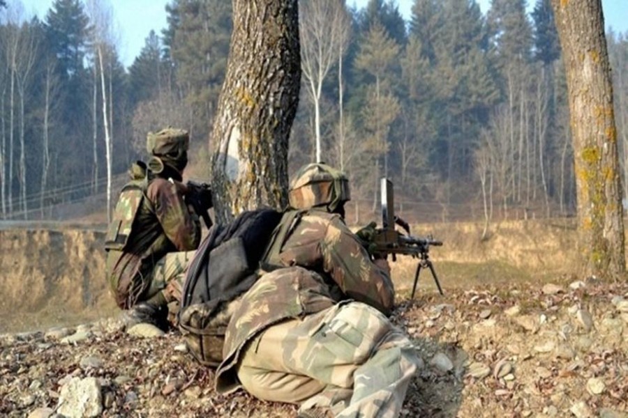 Indian troops take position in Rajouri border of Kashmir