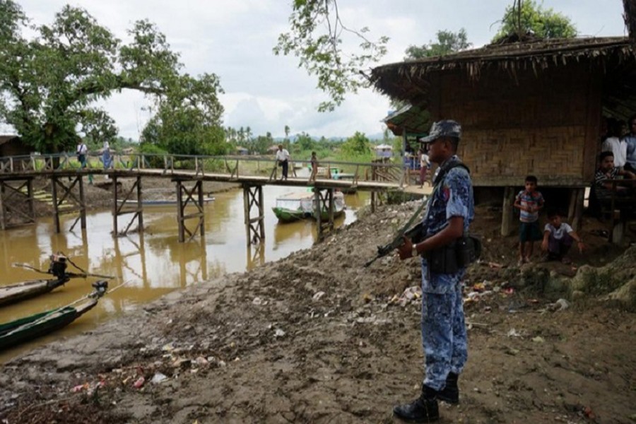 A Myanmar border guard police officer stands guard in Taung Bazar village, Buthidaung township, northern Rakhine state, Myanmar July 13, 2017. Picture taken July 13, 2017. - Reuters photo