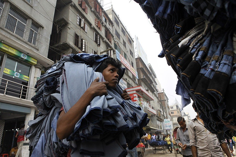 Analysts and garment exporters opined that such fall was the reflection of a slump in demand for clothing products in the global market, especially in Europe. - FE photo