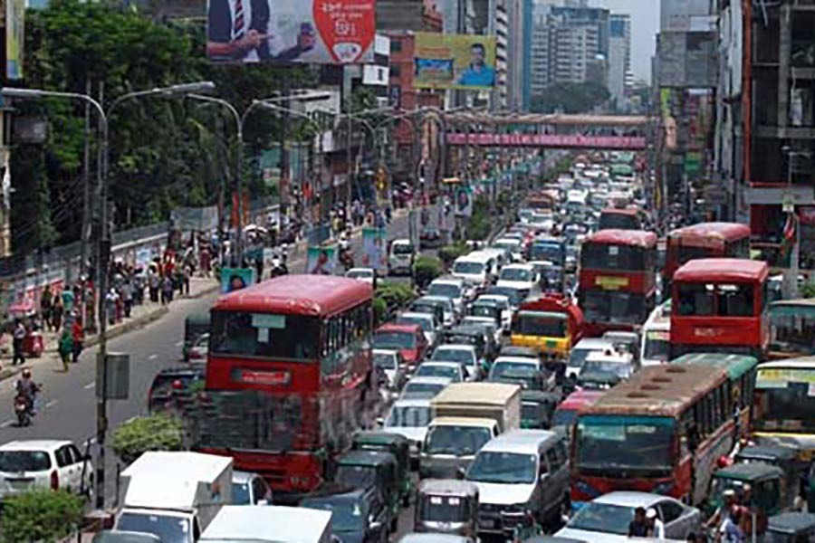 Strategic Transport Plan (STP) says that the average speed of motor vehicles on the roads of Dhaka city is only 6.4 km per hour. — bdnews24.com photo