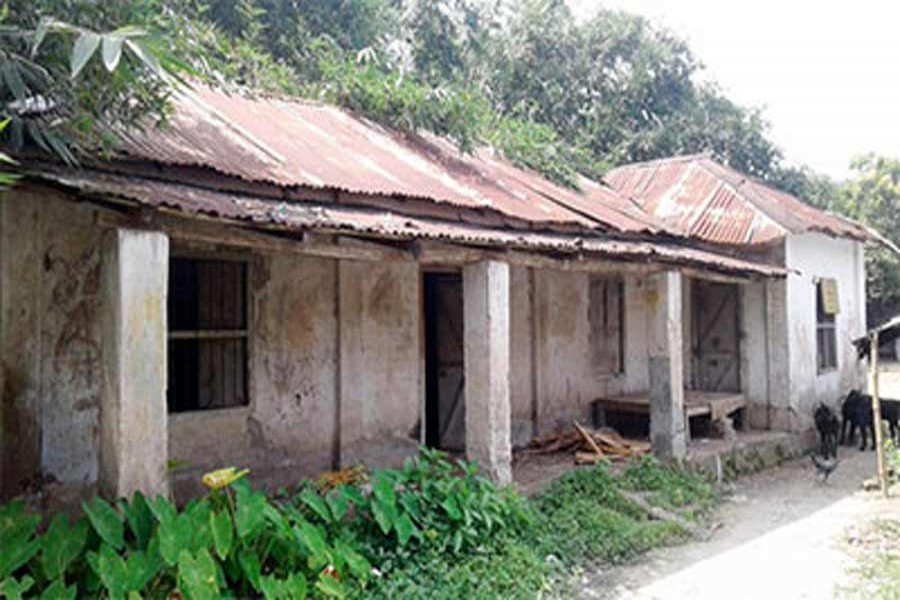 An abandoned dilapidated public auditorium in Fulbari village under Kotchandpur upazila of Jhenidah. — FE Photo