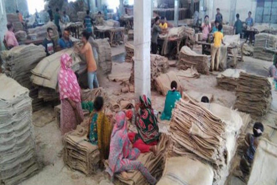 Female labourers work at Shah Sultan Jute Mills in Chalkbochal area under Gabtoly upazila of Bogra. The photo was taken on Tuesday. — FE Photo
