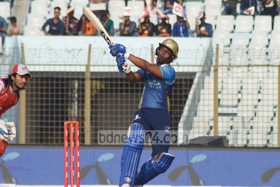 Dhaka Dynamites' Evin Lewis plays a shot during the match between Dhaka Dynamites and Chittagong Vikings in the 5th BPL T20 at the Zahur Ahmed Chowdhury Stadium in Chittagong on Monday. — bdnews24.com
