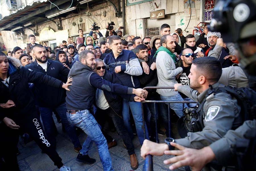 Israeli border police and Palestinians scuffle after Friday prayers in Jerusalem's Old City. -Reuters Photo